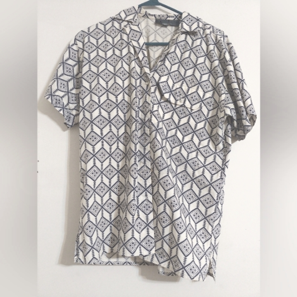 Large men's blue short sleeve button up down graphic geometric pattern print